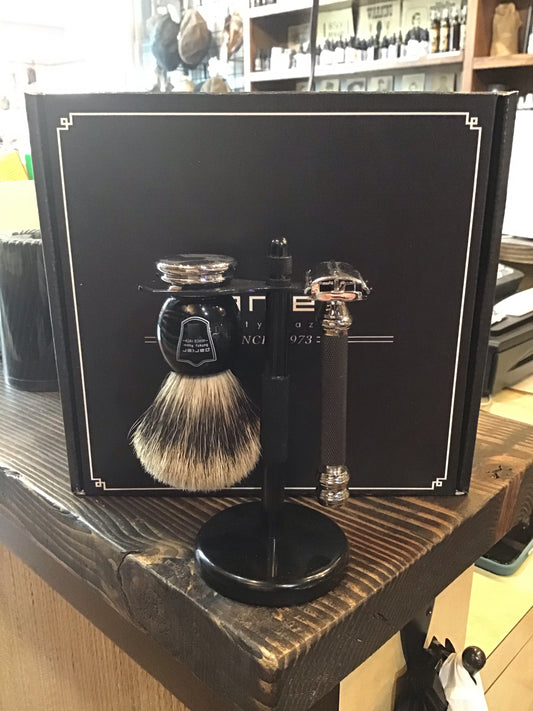 These 76R Safety Razors - Parker Brand sold new at the Mini Moustachery, the national men's grooming and beard care depot store. We are your Burly Godfather. This single blade, vintage butterfly open design style safety razor is well balanced and angled to shave close and comfortably - the easy grip, heavy duty studded handle allows for comfortable pressure and even weight distribution for a close shave perfect for full or edge clean up.