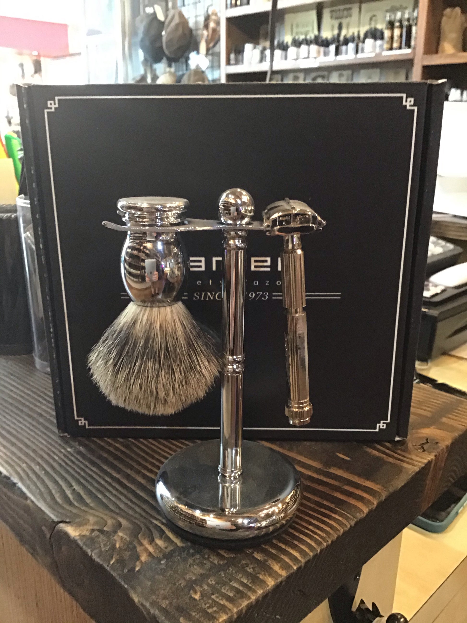 60R Safety Razor and CHPB Brush Kit sold new at the Mini Moustachery, the national men's grooming and beard care depot store. This single blade, vintage design style safety razor is well balanced and angled to shave close and comfortably - the smooth, heavy duty handle allows for comfortable pressure and even weight distribution. The brush and stand completes the beard and mustache aesthetic.